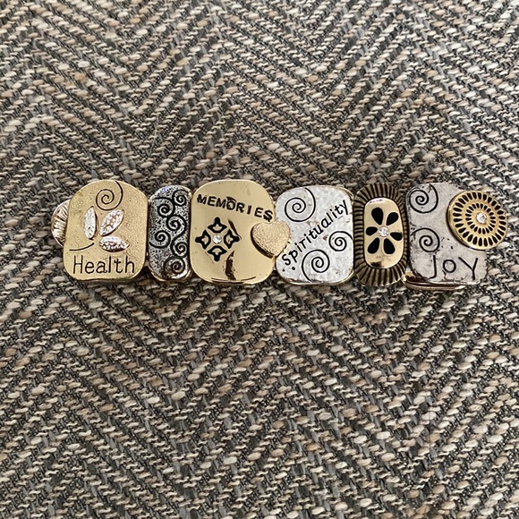 Family brackets - Picture 3 of 5